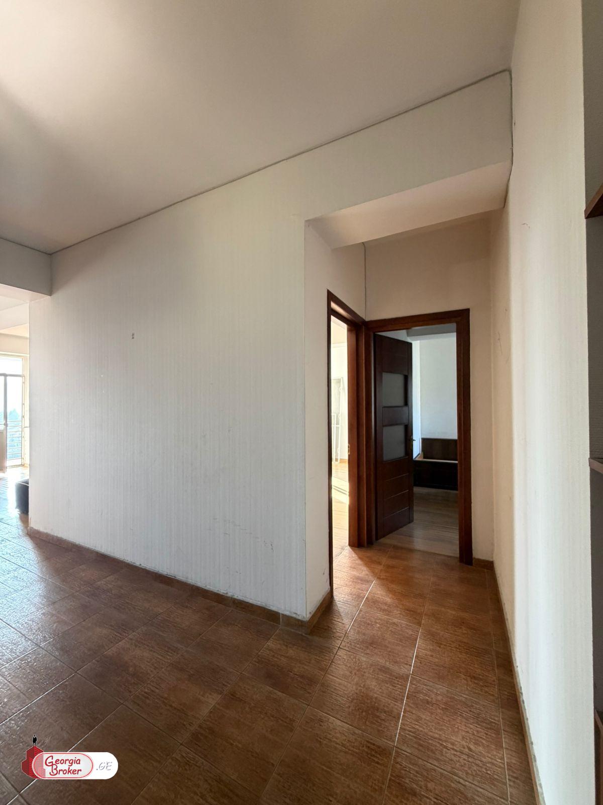 nearly repaired 3-room apartment for sale